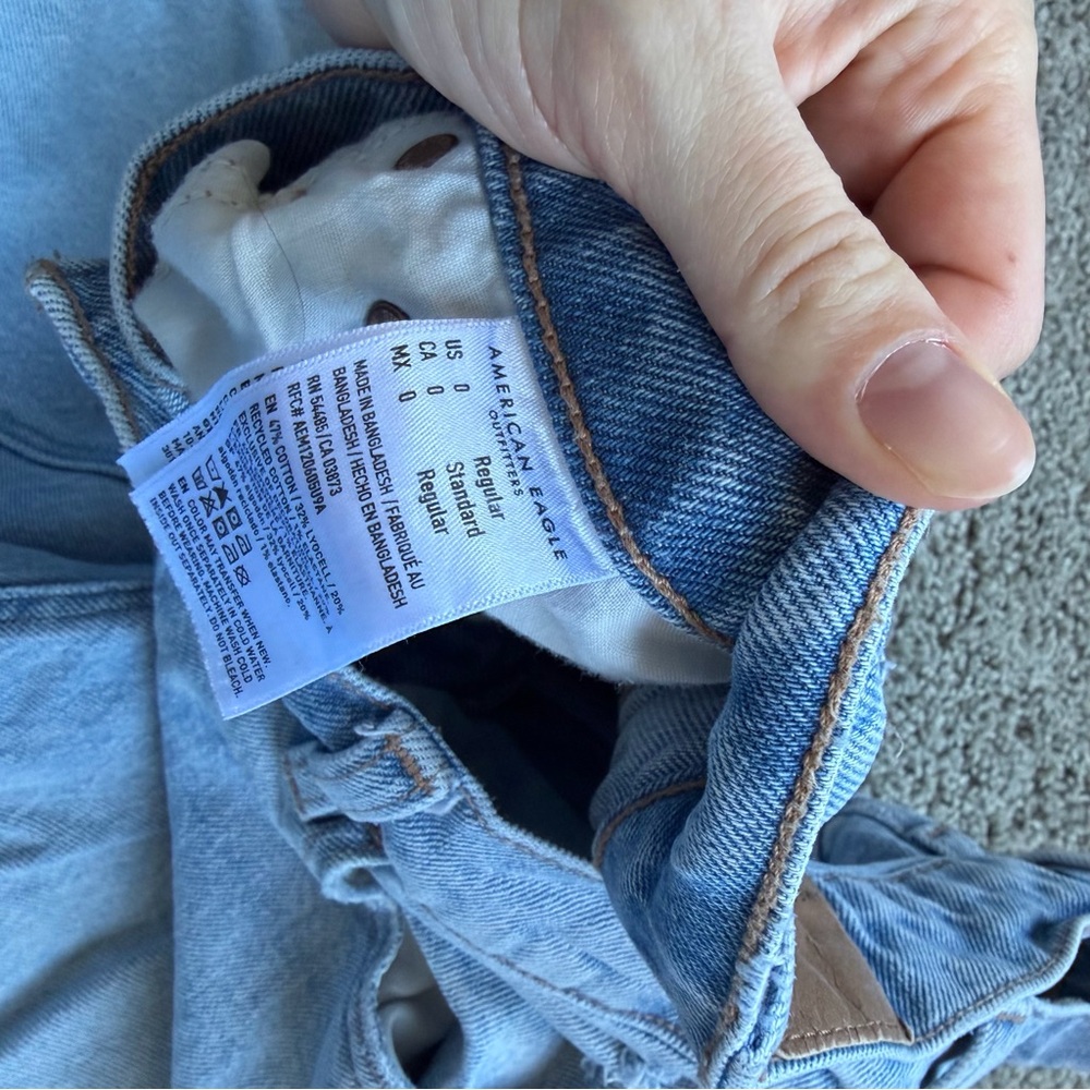 American Eagle Light Wash Barrel Jeans Size 0 - Picture 7 of 9
